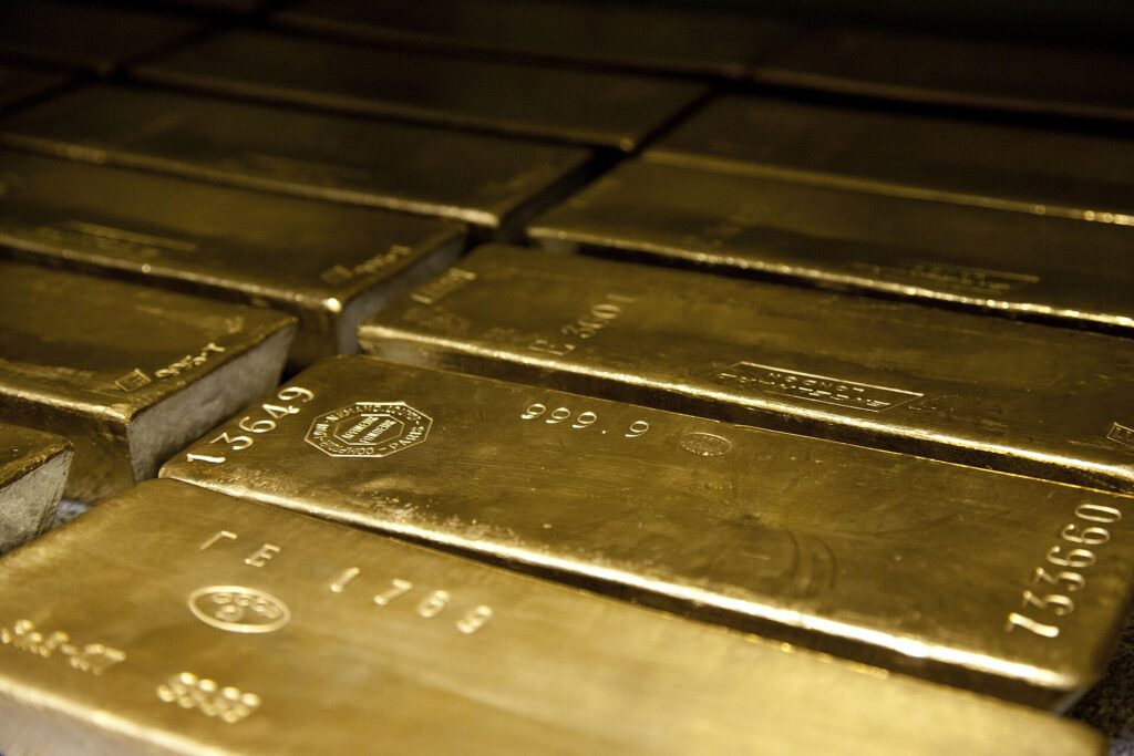 Gold Price Today: Below $4,000 as October Hike Odds Near 7%…